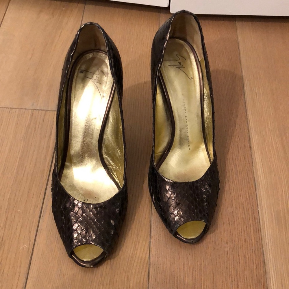 Giuseppe Zanotti peep toe brown pumps size 40